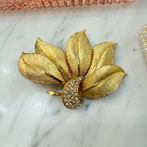 ♥️RESERVED♥️ 1950’s Rhinestone Shoe Straps, Sweater Clip, Beaded Bag, BKE Brooch - Picture 8 of 16